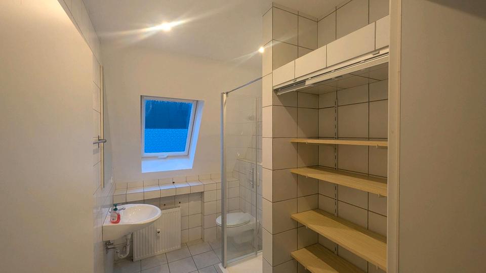 3-Zimmer-Wohnung - Balkon & Küche - Zweifamilienhaus 3 zimmer