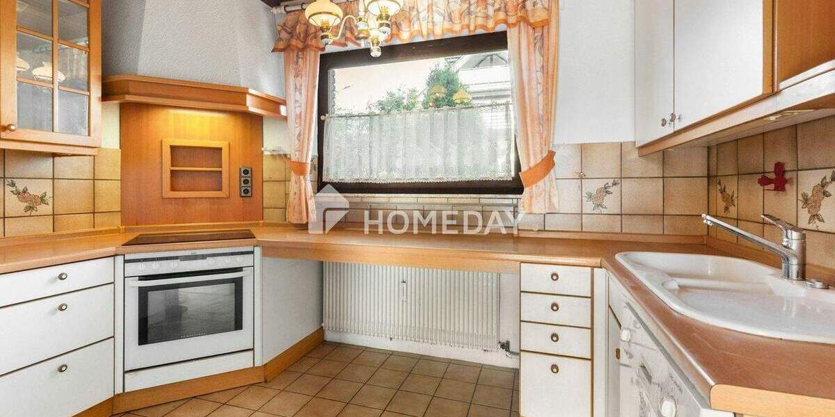 Familienfreundliches Einfamilienhaus mit großem Garten, Kamin und Doppelgarage 7 zimmer