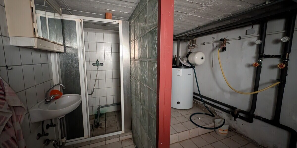Großes Grundstück in Hüllhorst: Einfamilienhaus mit Potenzial zur Neugestaltung - Einfamilienhaus Hüllhorst | Angebot:26948470