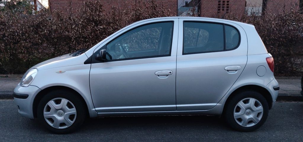 Toyota Yaris 163.000 km 2.200 € Herford 32051