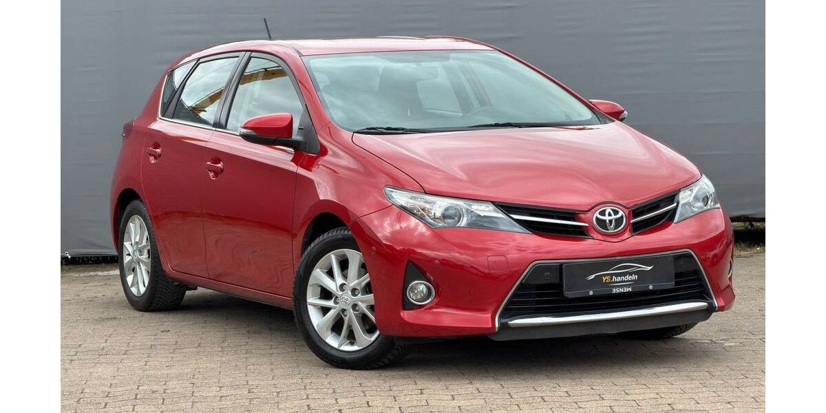 Toyota Auris 101.140 km 8.799 &euro; Versmold 33775