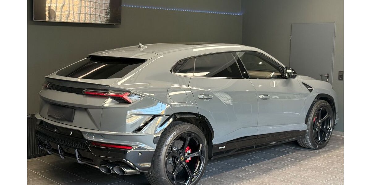 Lamborghini Urus 18.600 km 275.800 € Bielefeld 33647