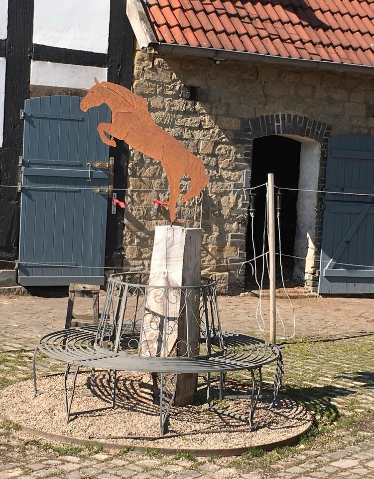 Sanierter Reiterhof mit Reitplatz zu verkaufen