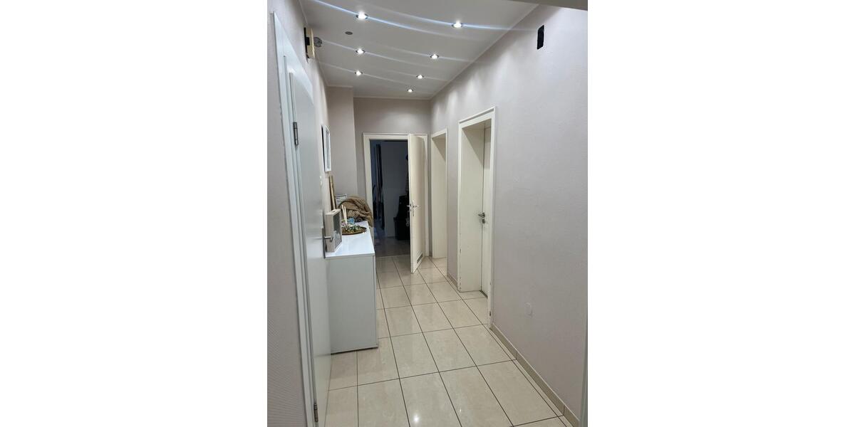 Etagenwohnung Bielefeld Brackwede - 4 Zimmer, 100 m&sup2;, 1.300&euro; | Angebot:25793323