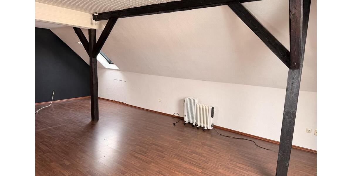 Top Dachgeschoss Wohnung gepflegt gute Lage im Bi-Osten 1 zimmer