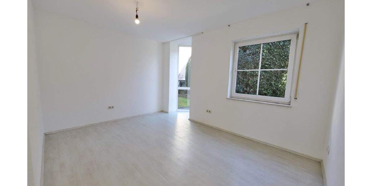 Etagenwohnung Lage - 3 Zimmer, 82 m&sup2;, 175.000&euro; | Angebot:25776535