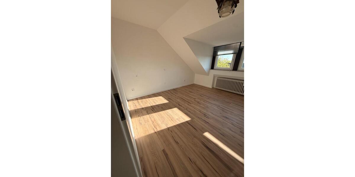Dachgeschoßwohnung Bad Salzuflen Ehrsen-Breden - 3 Zimmer, 74 m&sup2;, 700&euro; | Angebot:26256327