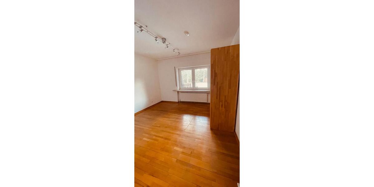 Doppelhaushälfte Lage - 6 Zimmer, 235 m&sup2;, 1.250&euro; | Angebot:26665107