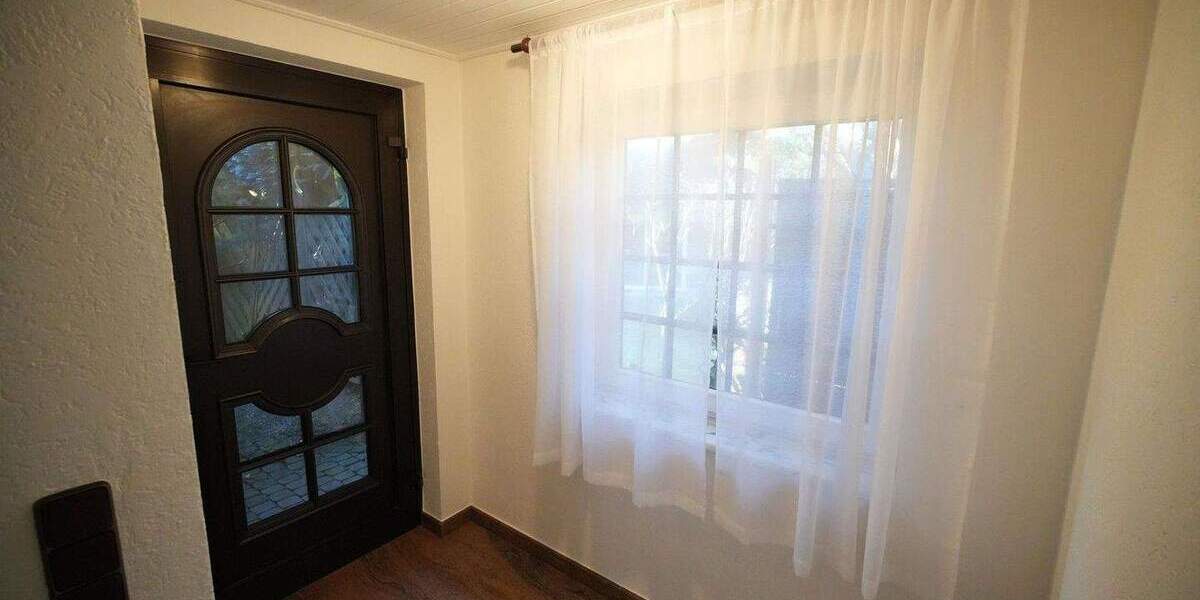 Einfamilienhaus Bad Salzuflen Innenstadt - 3 Zimmer, 135 m&sup2;, 1.390&euro; | Angebot:25782938