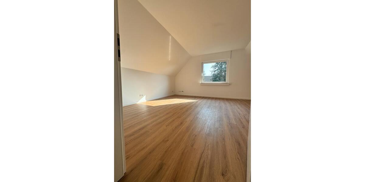 Dachgeschoßwohnung Gütersloh Kattenstroth - 3.5 Zimmer, 120 m&sup2;, 1.150&euro; | Angebot:25417009