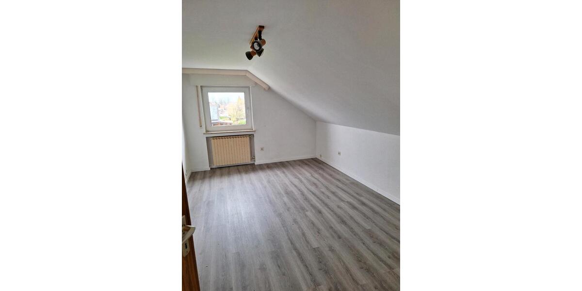 Dachgeschoßwohnung Leopoldshöhe - 2.5 Zimmer, 46 m&sup2;, 357&euro; | Angebot:25784115