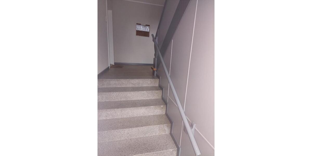 Dachgeschoßwohnung Lage - 2 Zimmer, 64 m&sup2;, 500&euro; | Angebot:25790490