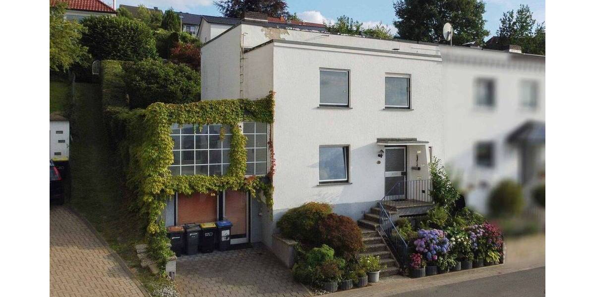 Preiswert & für die Familie: Reiheneckhaus mit Gartenoase & Garage oberhalb vom Ortskern 4 zimmer