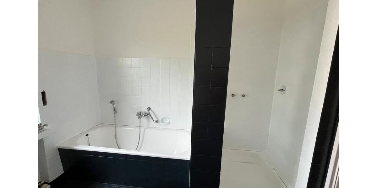 Etagenwohnung Oerlinghausen - 4 Zimmer, 140 m&sup2;, 1.380&euro; | Angebot:25887306