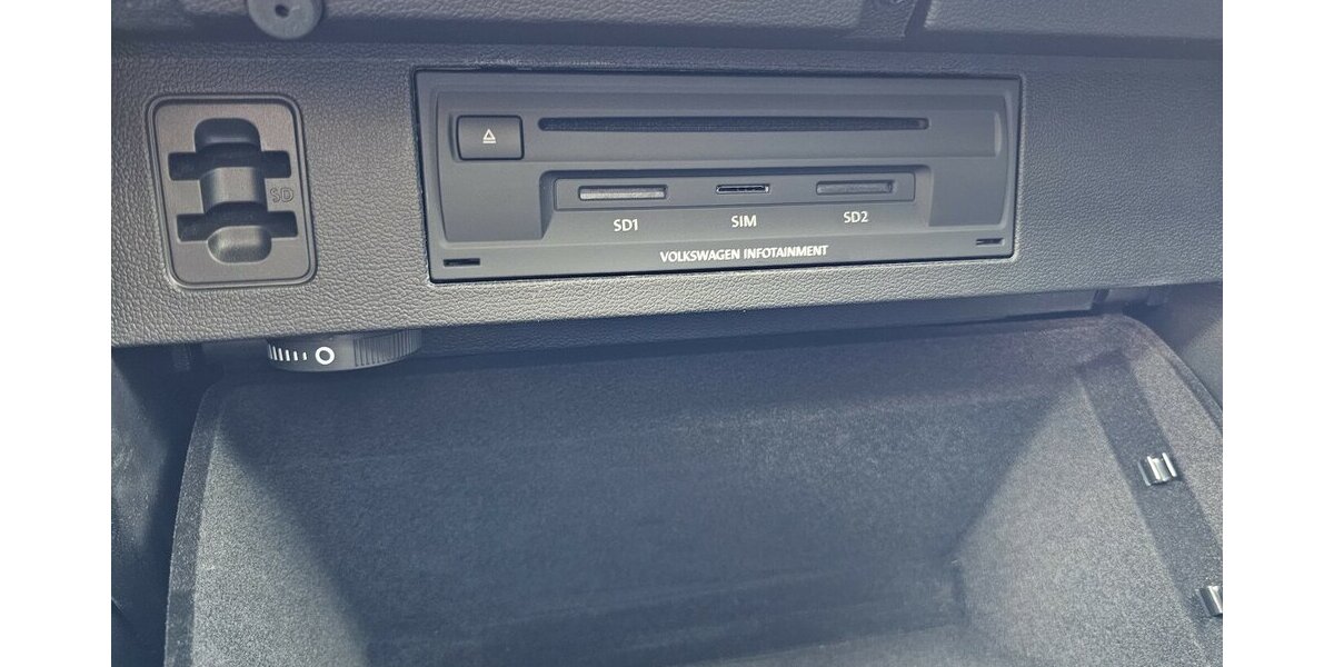 VW Passat Variant 2.0 TDI 4M Highline R-Line 360° 128.350 km 21.990 &euro; Löhne 32584
