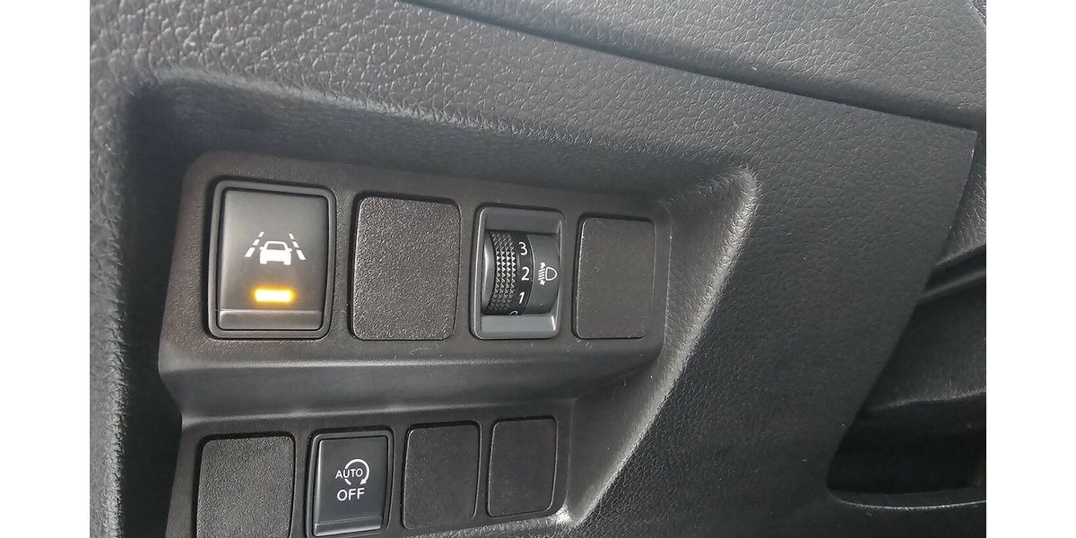 Nissan Qashqai N-Connecta NAVI PANO. Kamera 360° 129.421 km 12.490 &euro; Löhne 32584