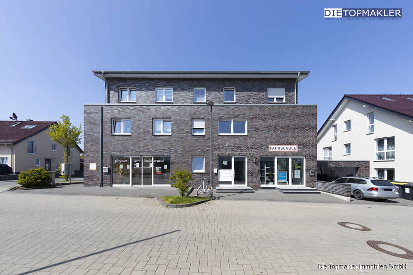Gewerbefläche mit großer Schaufensterfront.