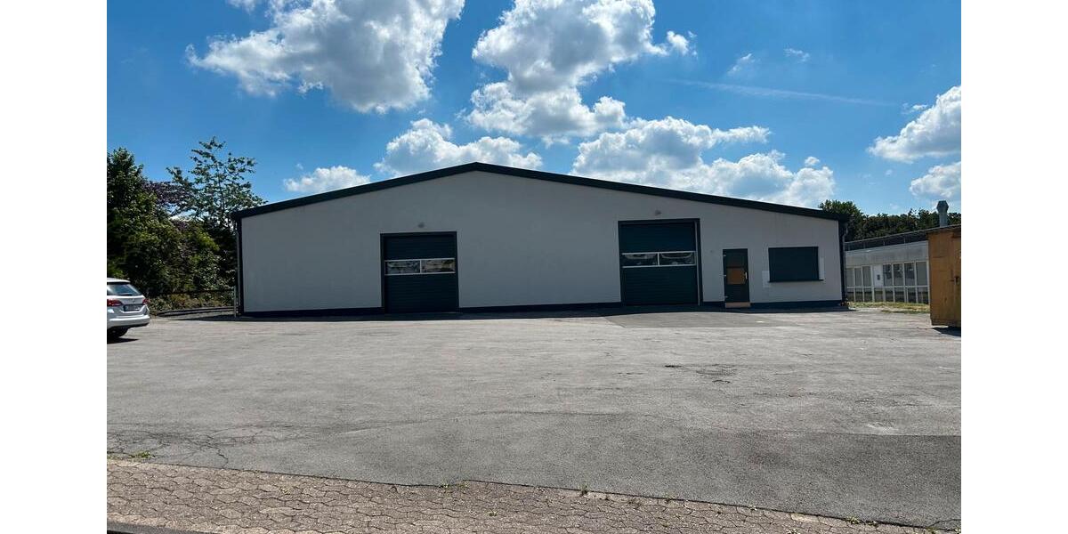 Modernisierte Produktions-Lagerhalle mit Büro-Sozialräumen + Parkplätzen zimmer