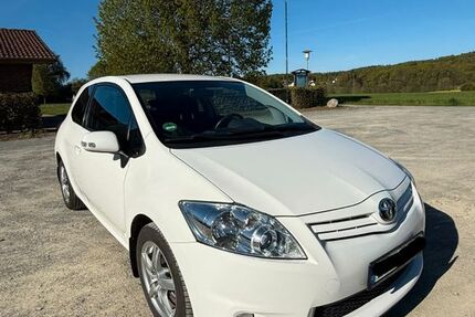 Toyota Auris 189.000 km 4.400 &euro; Detmold 32758
