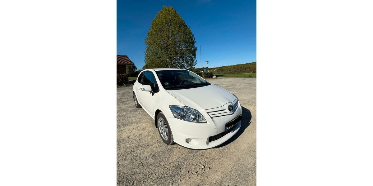 Toyota Auris 189.000 km 4.400 &euro; Detmold 32758