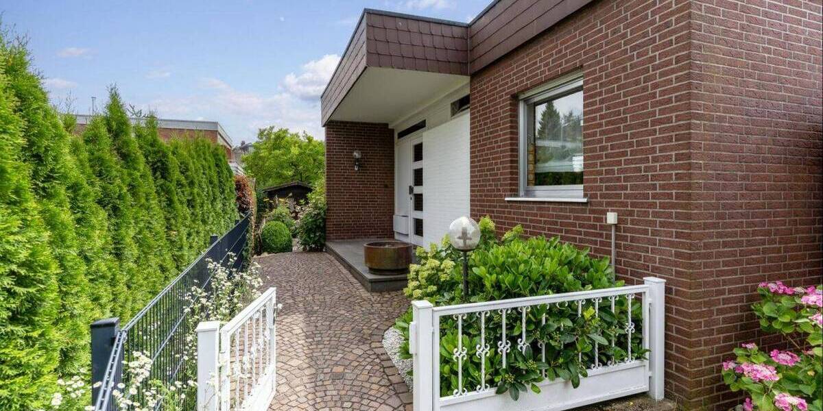 Einfamilienhaus Bielefeld Brackwede - 6 Zimmer, 202 m&sup2;, 490.000&euro; | Angebot:25739396