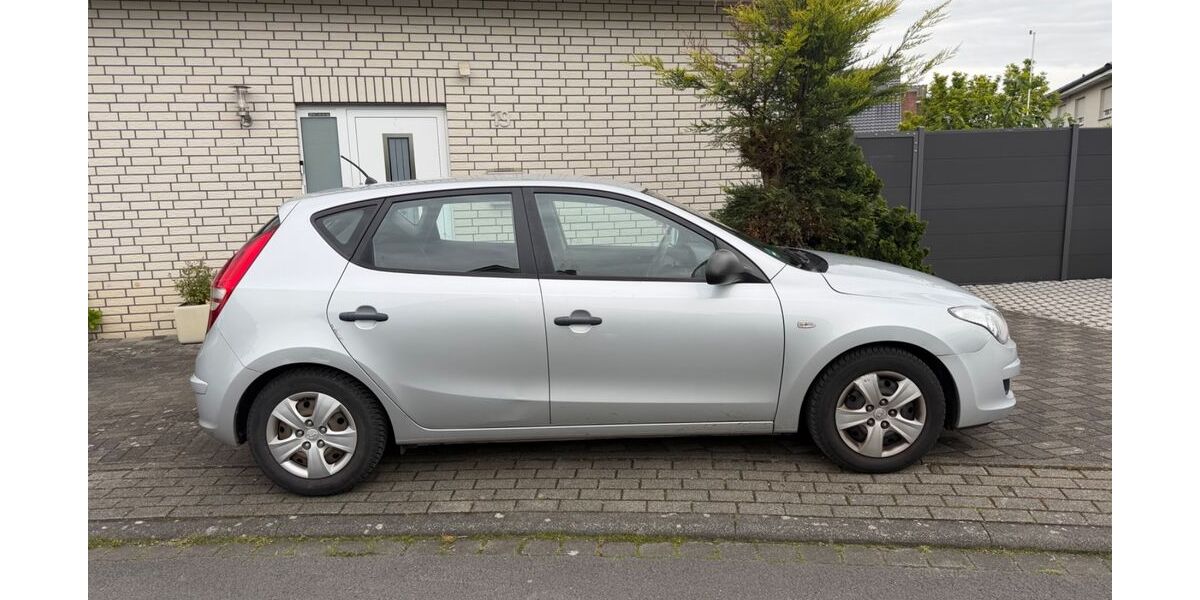 Hyundai i30 269.584 km 2.000 &euro; Verl 33415