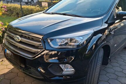 Ford Kuga 121.000 km 18.000 € Spenge 32139