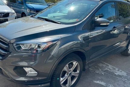 Ford Kuga 178.000 km 8.450 &euro; Detmold 32758