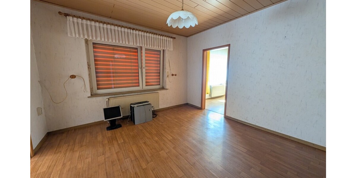 Großes Grundstück in Hüllhorst: Einfamilienhaus mit Potenzial zur Neugestaltung - Einfamilienhaus Hüllhorst | Angebot:26948470