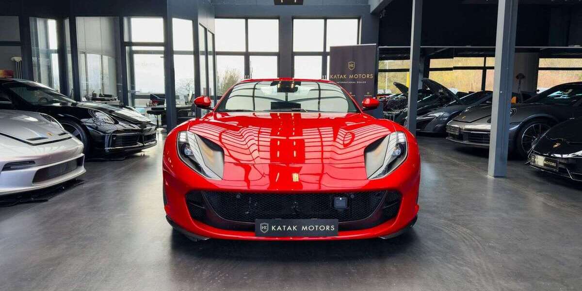 Ferrari 812 14.287 km 429.900 &euro; Bielefeld 33647