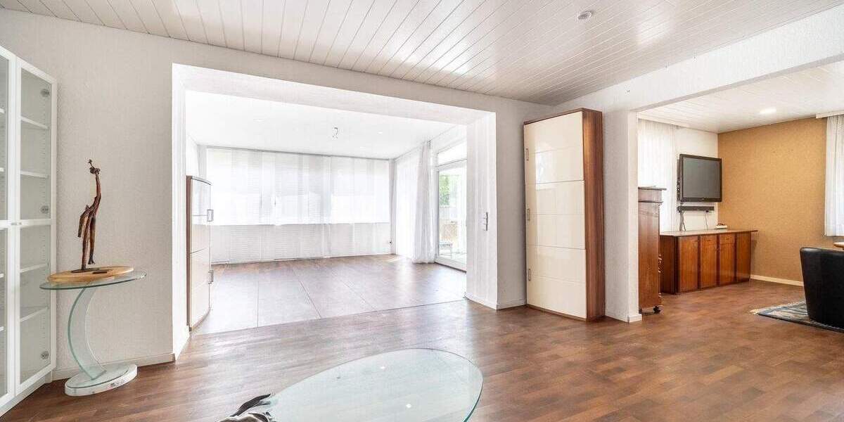 Die Immobilie kostet 1000€m² weniger als Vergleichsobjekte in der Gegend! 8 zimmer