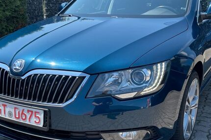Skoda Superb 132.000 km 8.800 &euro; Verl 33415