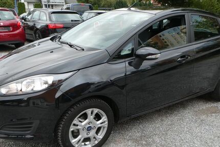 Ford Fiesta 23.000 km 8.888 € Paderborn 33100