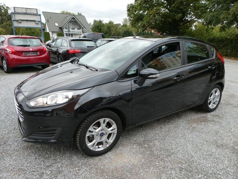 Ford Fiesta 23.000 km 8.888 € Paderborn 33100