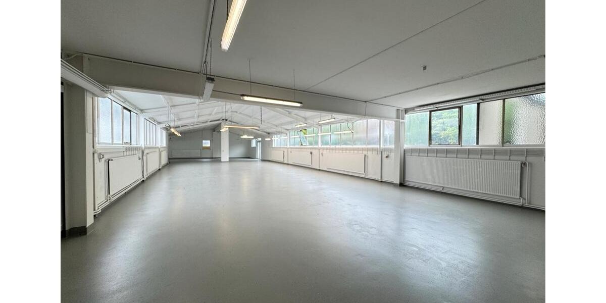 Von innen und von außen frisch renovierter Gewerbestandort – Ideale Anbindung zimmer