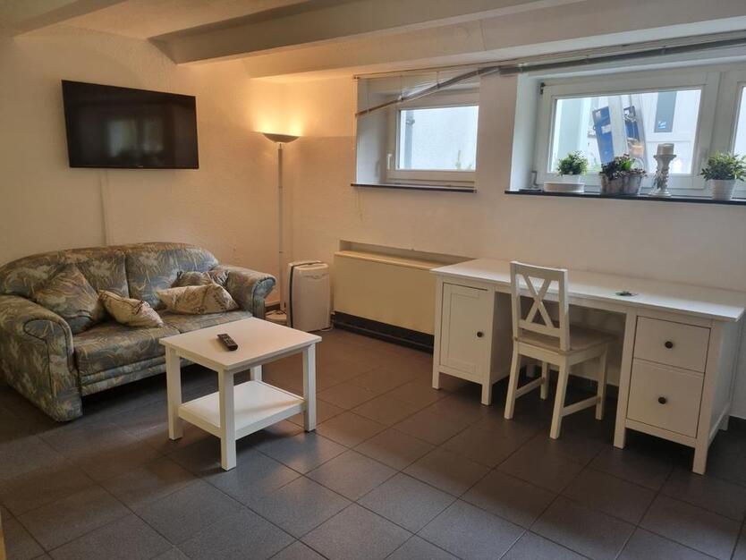Renovierte Designer Wohnung im Grünen DG