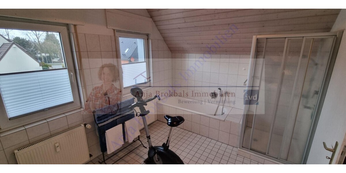 2-Familienhaus in Isselhorst: EG barrierefrei, 170 m², 2 Carports, toller Garten, 2 Eingänge - provisionsfrei für Käufer - Einfamilienhaus Gütersloh Isselhorst | Angebot:21839386