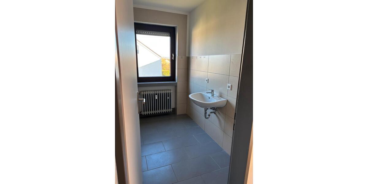 Etagenwohnung Lage - 3 Zimmer, 74 m&sup2;, 750&euro; | Angebot:25751618