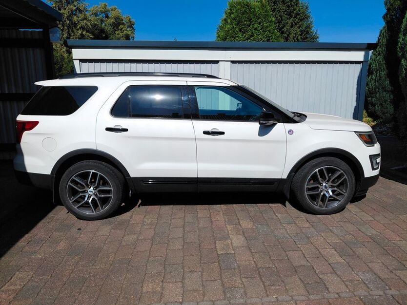 Ford Explorer 87.000 km 23.100 € Rödinghausen 32289