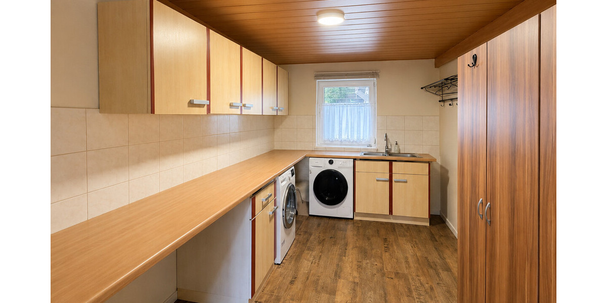 Großzügiges Zweifamilienhaus mit Einliegerwohnung und neuer Heizung - Zweifamilienhaus Hüllhorst | Angebot:27003359