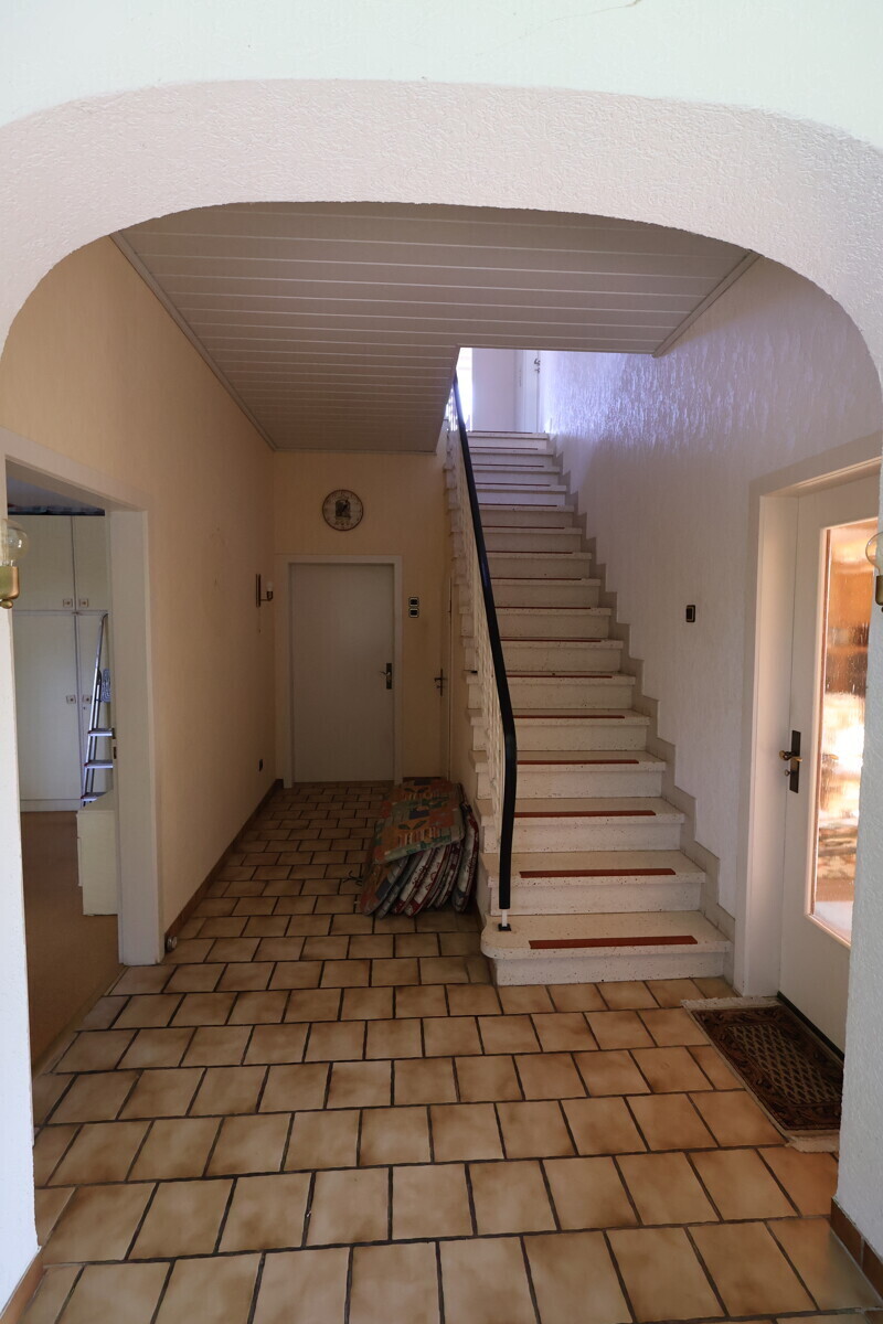 Einfamilienhaus mit Potenzial – ruhige Lage, nur ein Nachbar 8 zimmer