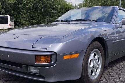 Porsche 944