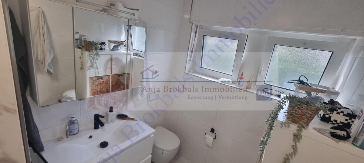 Zweifamilienhaus mit ausgebautem DG und 3 mit Garagen in Harsewinkel, provisionsfrei für Käufer 11 zimmer