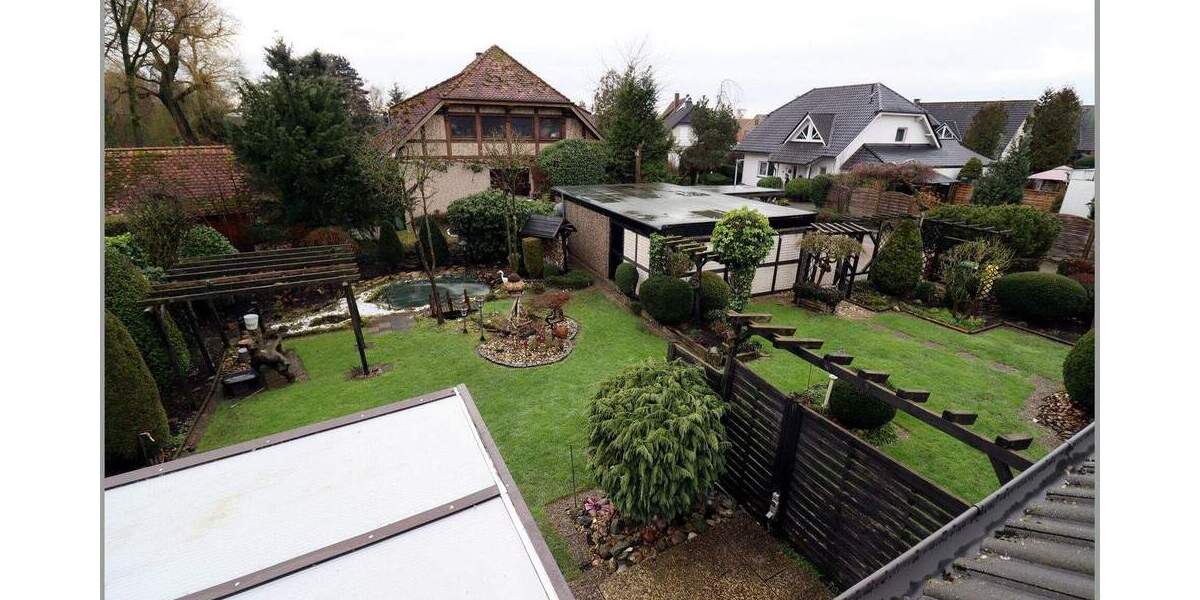 Sehr gepflegtes, unterkellertes Einfamilienhaus mit 3 Garagen 4 zimmer