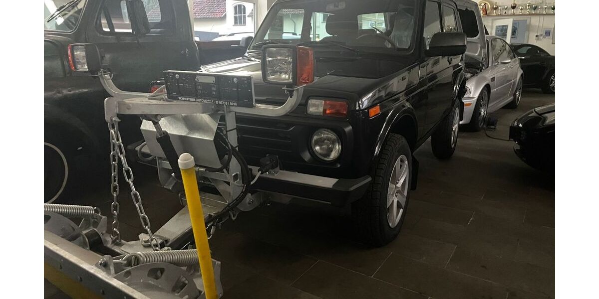 Lada Niva 10 km 35.900 &euro; Vlotho 32602