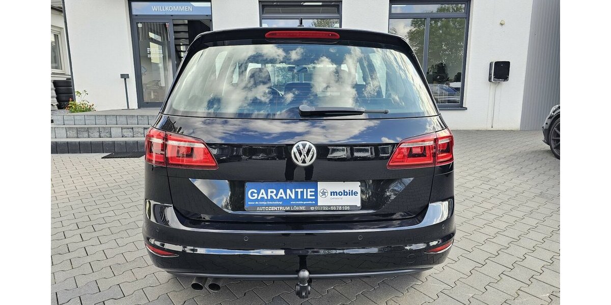 VW Golf Sportsvan 1.4 TSI Highline LEDER NAVI AHK 105.050 km 13.990 &euro; Löhne 32584