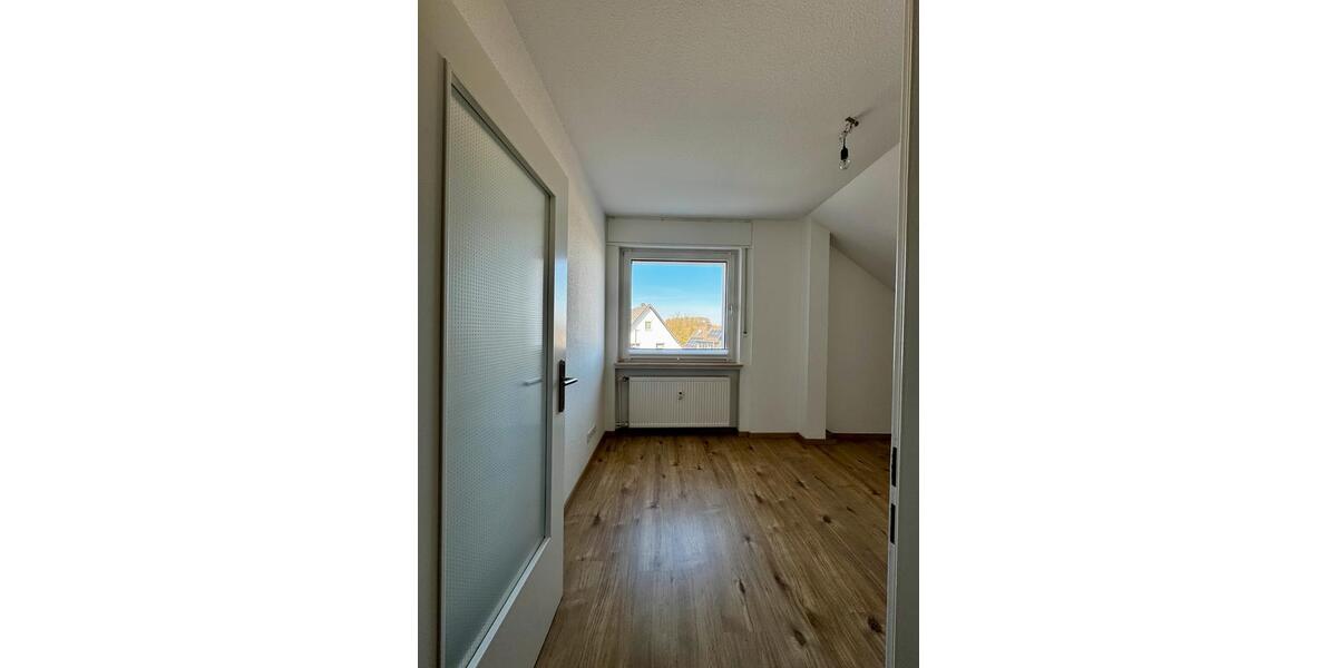 Dachgeschoßwohnung Bielefeld Schildesche - 4 Zimmer, 94 m&sup2;, 895&euro; | Angebot:25723694