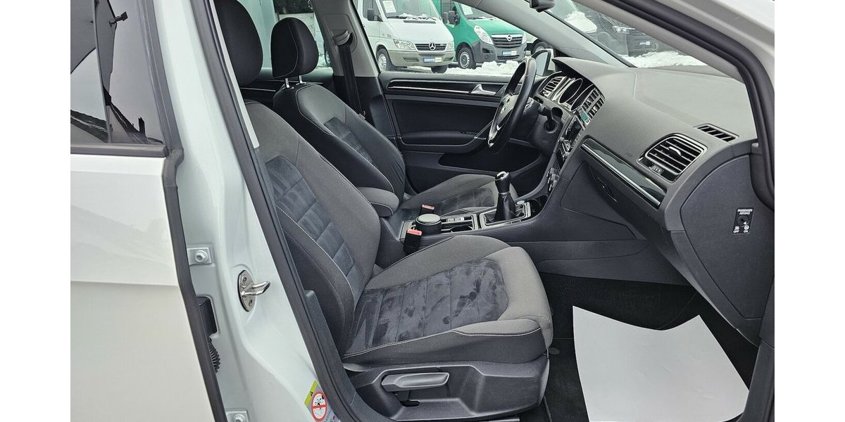 VW Golf VII 1.4 TSI Highline ALCANTARA BI XENON 129.800 km 10.990 &euro; Löhne 32584