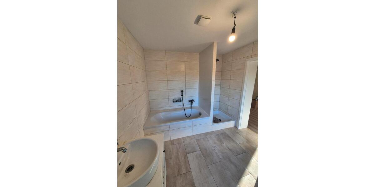 Etagenwohnung Enger - 3 Zimmer, 110 m&sup2;, 1.000&euro; | Angebot:25403037