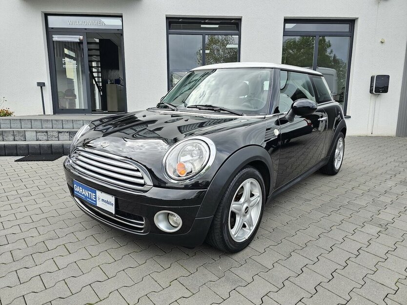 Mini Cooper SPORT Teilleder KLIMA PANORAMA 219.337 km 3.990 € Löhne 32584